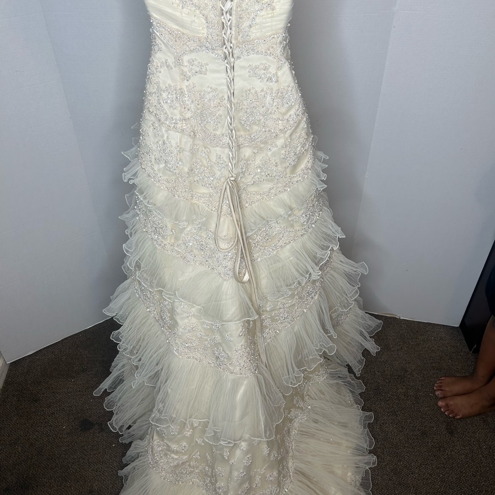 Maggie Sottero size 8 cream color wedding dress - Picture 4 of 8